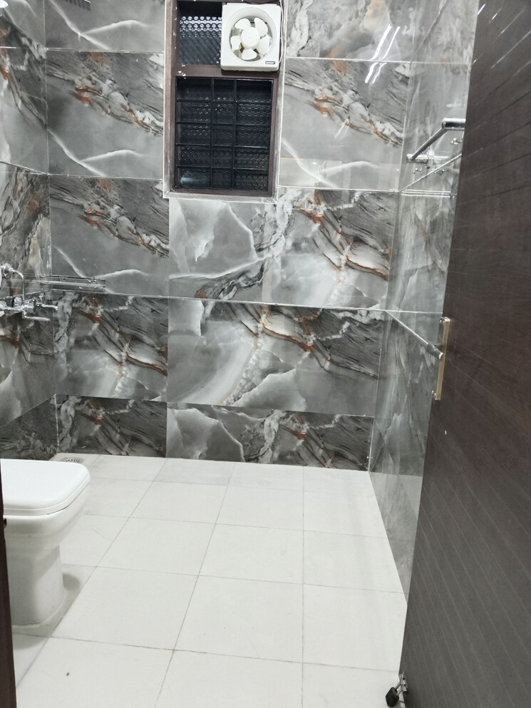 Bathroom, khirki extension 2 Bedroom 850 Sq.Ft. Apartment In Khirki Extension Delhi 9624341