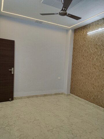 Room in 2 BHK Apartment at Khirki Extension – for Rent