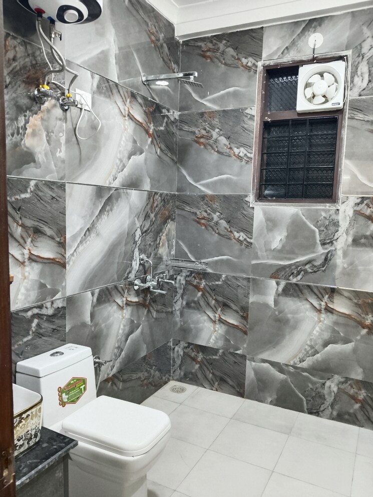 Bathroom, khirki extension 2 Bedroom 850 Sq.Ft. Apartment In Khirki Extension Delhi 9624341