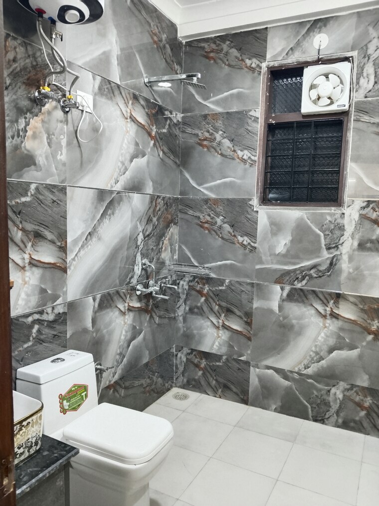 Bathroom, khirki extension 2 Bedroom 850 Sq.Ft. Apartment In Khirki Extension Delhi 9624341