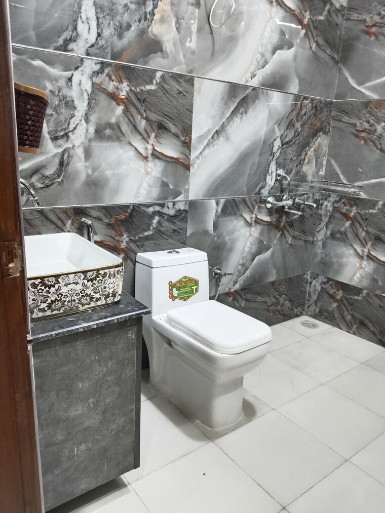 Bathroom, khirki extension 2 Bedroom 850 Sq.Ft. Apartment In Khirki Extension Delhi 9624341