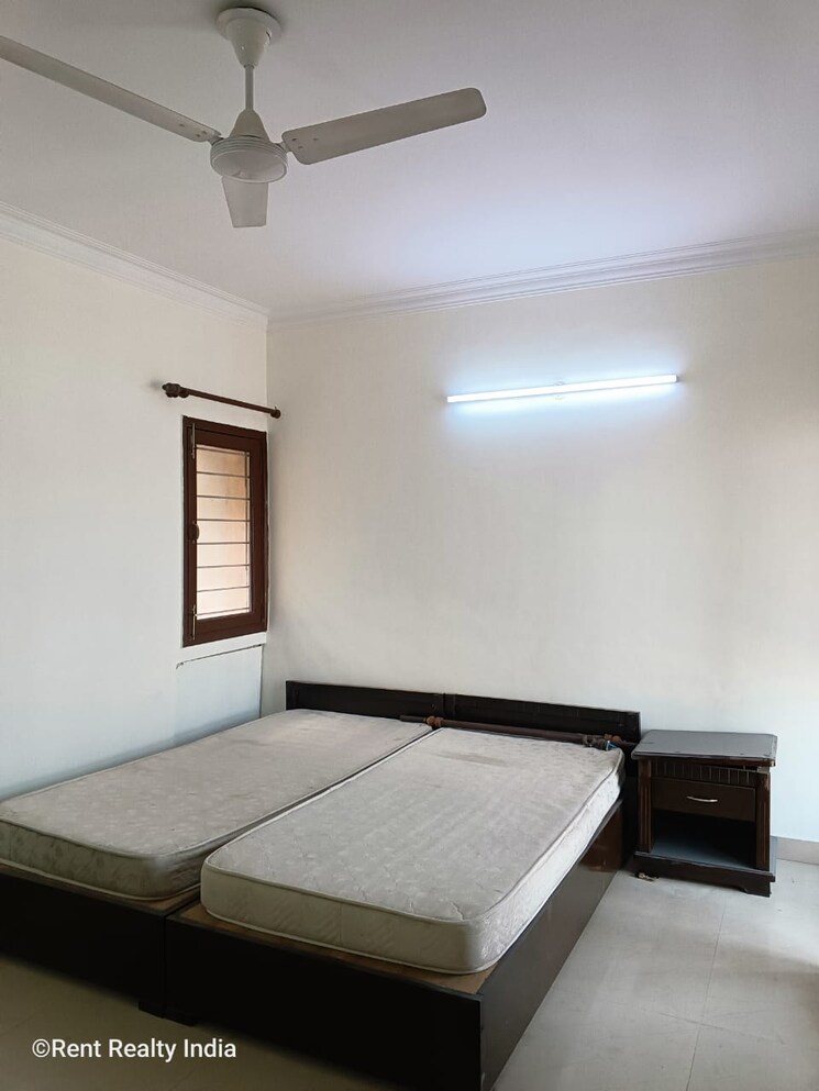 Bedroom, vasant kunj 3 Bedroom 1600 Sq.Ft. Apartment In Vasant Kunj Delhi 9624342