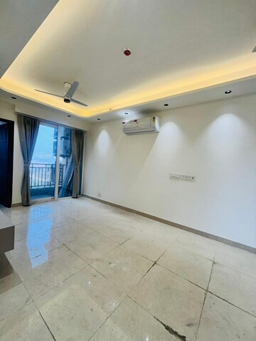 Room in 2 BHK Apartment at Signature Global Prime, Sector 63a – for Rent