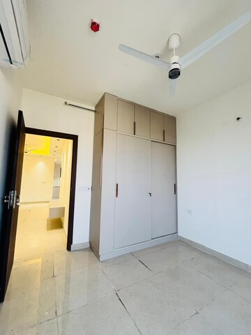 Room in 2 BHK Apartment at Signature Global Prime, Sector 63a – for Rent