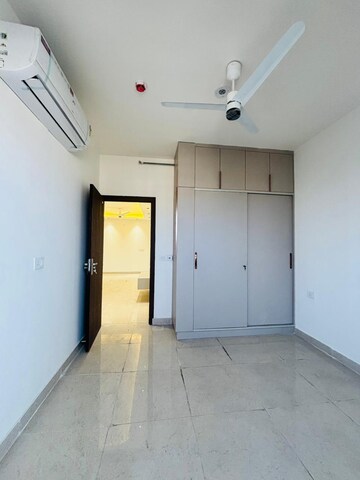 Room in 2 BHK Apartment at Signature Global Prime, Sector 63a – for Rent