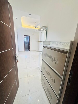 Room in 2 BHK Apartment at Signature Global Prime, Sector 63a – for Rent