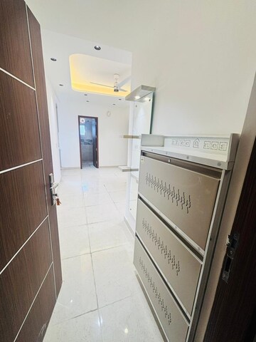 Room in 2 BHK Apartment at Signature Global Prime, Sector 63a – for Rent