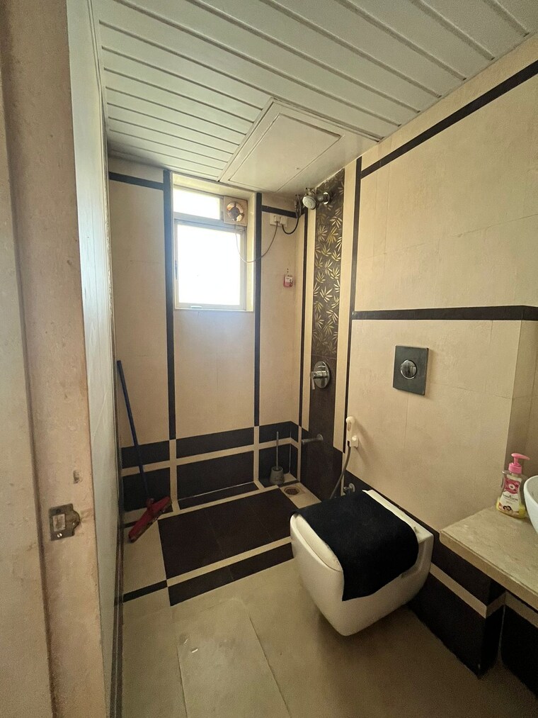 Bathroom, concrete-sai-srishti 4 Bedroom 1950 Sq.Ft. Apartment In Chembur Mumbai 9624348