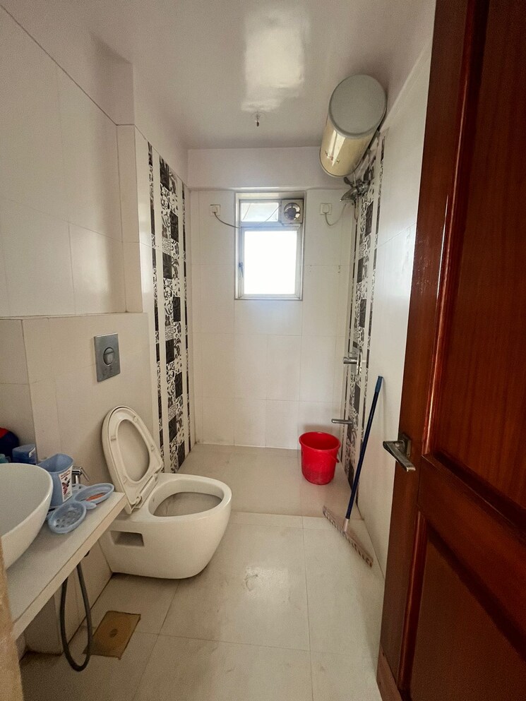 Bathroom, concrete-sai-srishti 4 Bedroom 1950 Sq.Ft. Apartment In Chembur Mumbai 9624348