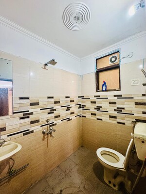 Attached Bathroom in 2 BHK Builder Floor at Saket – for Rent