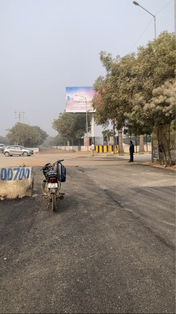  Parking, gaur-aerocity Commercial Land 98 Sq.Yd. In Gaur Yamuna City Greater Noida 9624452