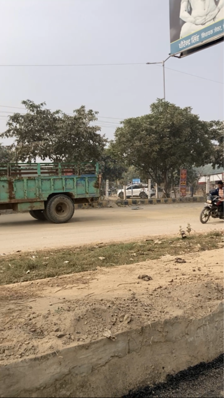  Parking, gaur-aerocity Commercial Land 98 Sq.Yd. In Gaur Yamuna City Greater Noida 9624452