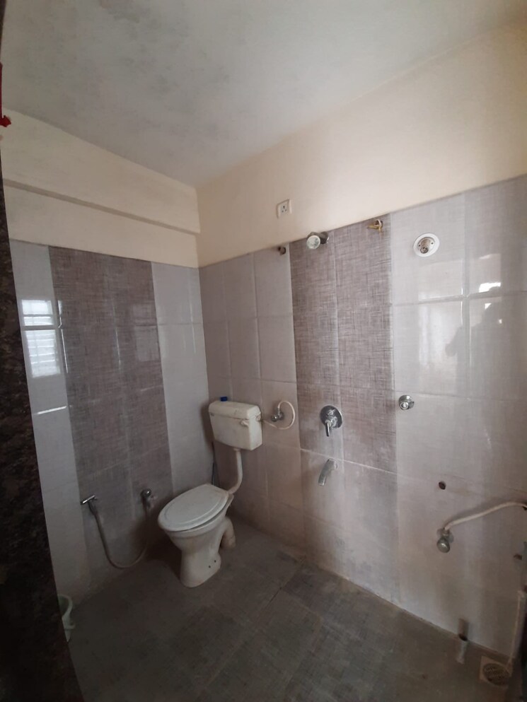 Bathroom, kunal-crimson 3 Bedroom 1250 Sq.Ft. Apartment In Aundh Pune 9624458