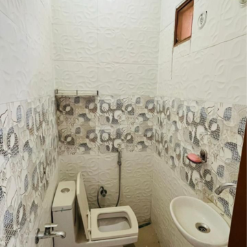 Bathroom in 3 BHK Villa at Sector 21 – for Rent