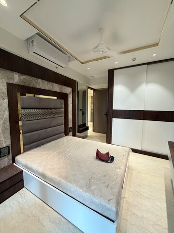 Room in 3 BHK Apartment at Lodha The Park, Worli – for Sale