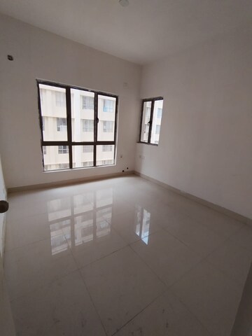 Room in 2 BHK Apartment at Siddha Suburbia, Narendrapur – for Rent