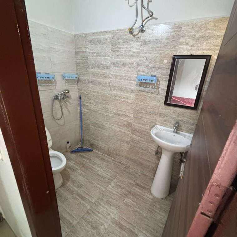 Bathroom, kharar mohali road 2 Bedroom 980 Sq.Ft. Apartment In Kharar Mohali Road Kharar 9624531