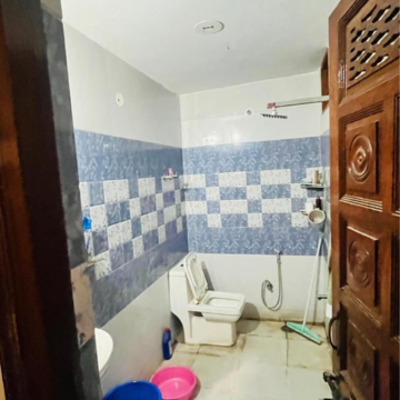 Bathroom in 2.5 BHK Villa at Sector 21 – for Rent