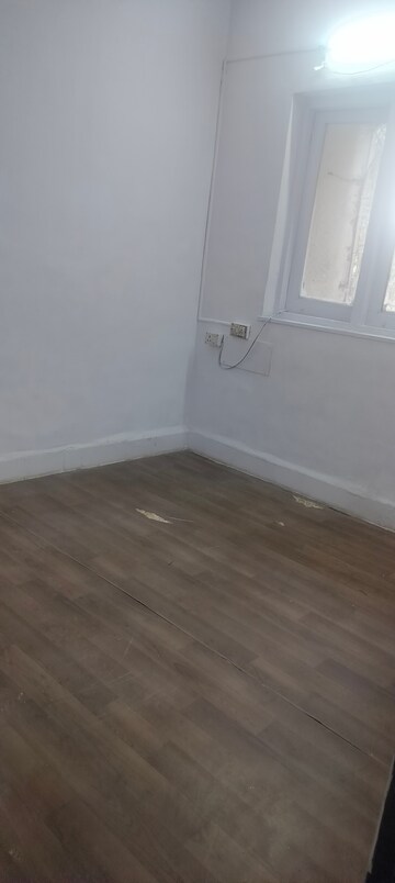 Room in 1 BHK Apartment at Montana CHS, Andheri West – for Rent