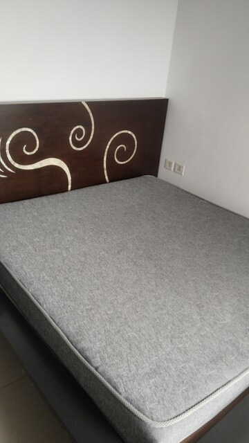 Bedroom in 2.5 BHK Apartment at Sector 121 – for Rent