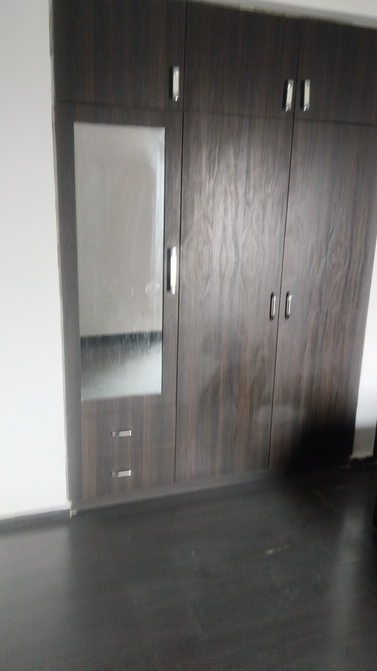 Room, sector 121 2.5 Bedroom 1075 Sq.Ft. Apartment In Sector 121 Noida 9624555