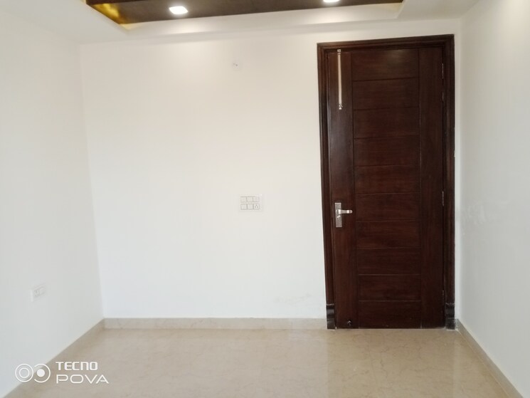 Room, amolik-residency 3 Bedroom 120 Sq.Yd. Builder Floor In Sector 86 Faridabad 9624561