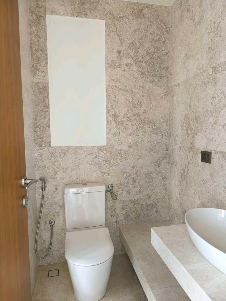 Bathroom, indiabulls-blu 3 Bedroom 1380 Sq.Ft. Apartment In Worli Mumbai 9624574