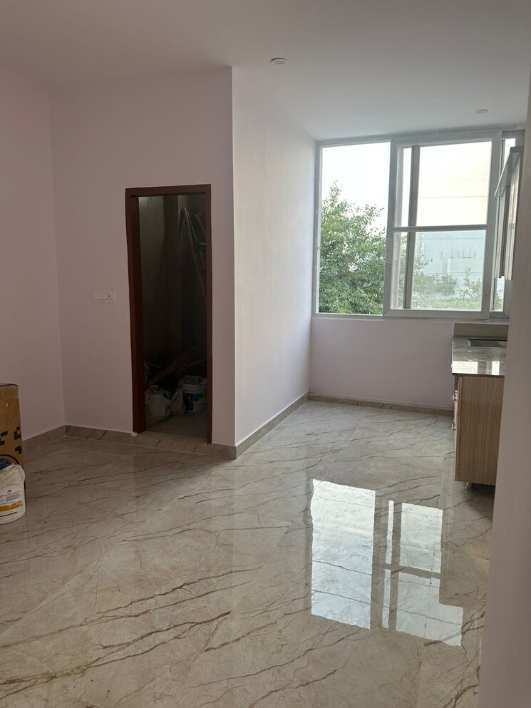 Room, sector 57 2 Bedroom 1500 Sq.Ft. Apartment In Sector 57 Gurgaon 9624570