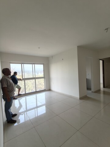 Room in 2 BHK Apartment at Godrej Tranquil, Kandivali East – for Rent