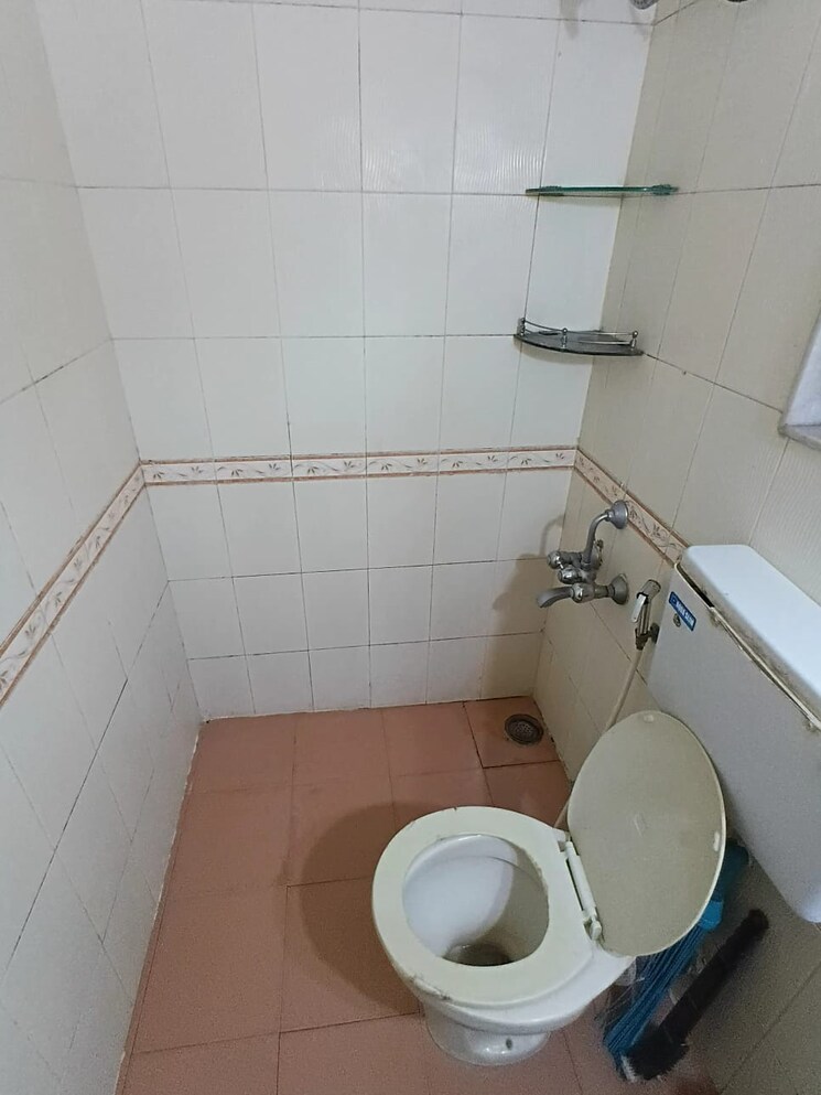 Bathroom, lokhandwala-infrastructure-spring-leaf 1 Bedroom 400 Sq.Ft. Apartment In Kandivali East Mumbai 9624624