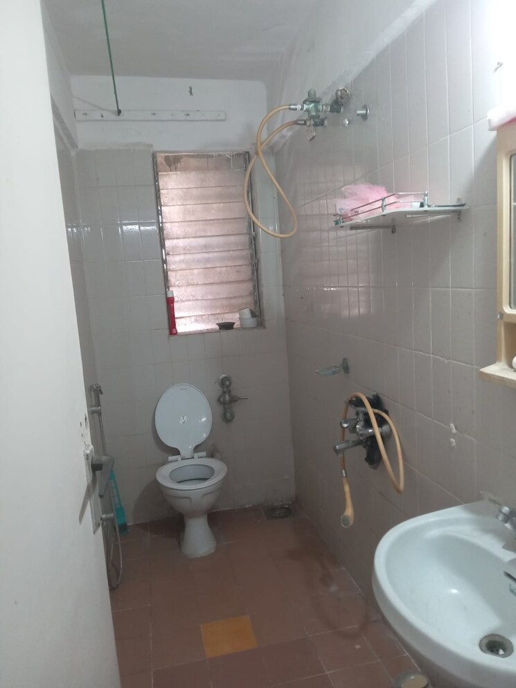 Bathroom, lokhandwala-whispering-palms 1 Bedroom 450 Sq.Ft. Apartment In Kandivali East Mumbai 9624632