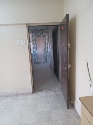 Room in 1 BHK Apartment at Lokhandwala Whispering Palms, Kandivali East – for Rent