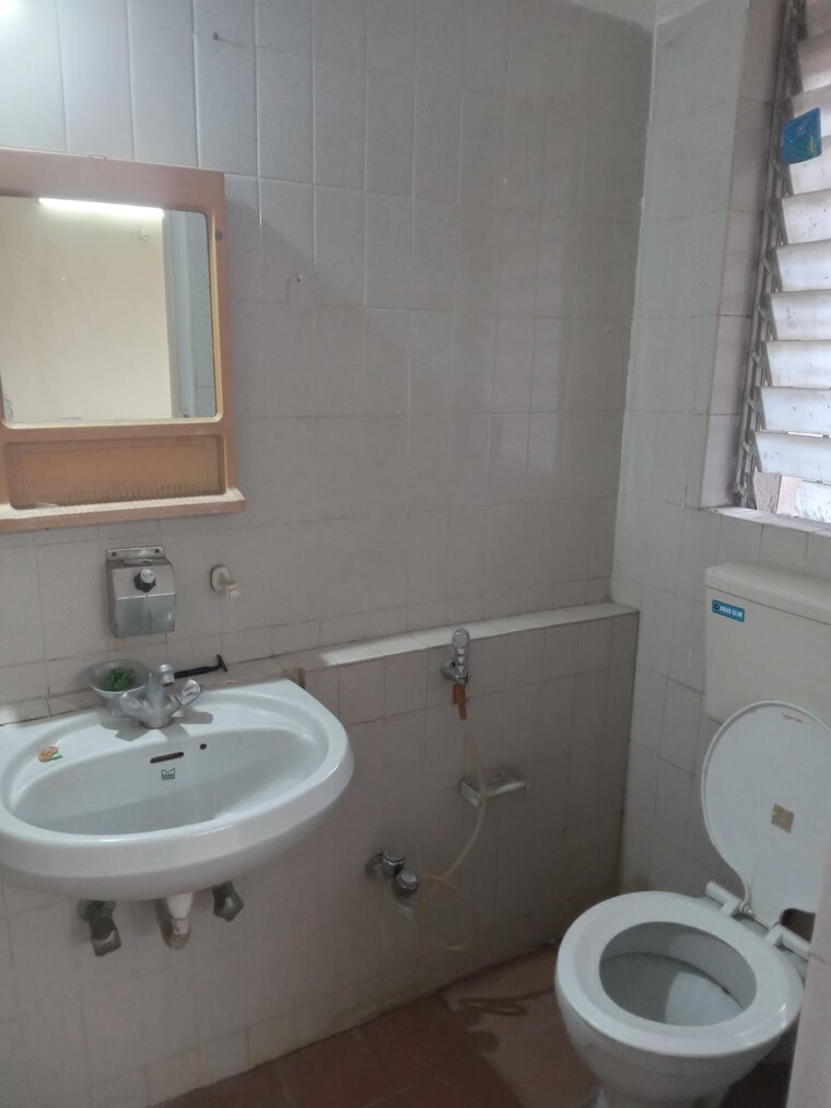 Bathroom, lokhandwala-whispering-palms 1 Bedroom 450 Sq.Ft. Apartment In Kandivali East Mumbai 9624632