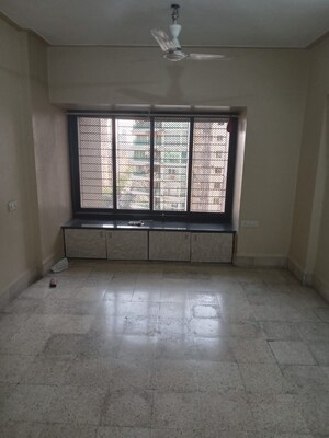 Room in 1 BHK Apartment at Lokhandwala Whispering Palms, Kandivali East – for Rent