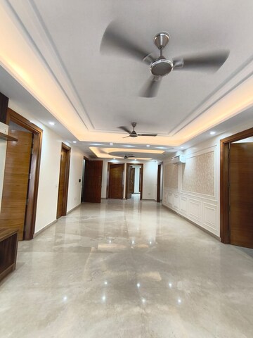 Room in 4 BHK Builder Floor at Ansal API Versalia, Sector 67a – for Sale