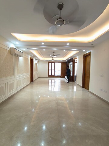 Parking in 4 BHK Builder Floor at Ansal API Versalia, Sector 67a – for Sale