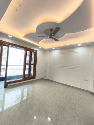 Room in 4 BHK Builder Floor at Ansal API Versalia, Sector 67a – for Sale