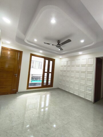 Room in 4 BHK Builder Floor at Ansal API Versalia, Sector 67a – for Sale