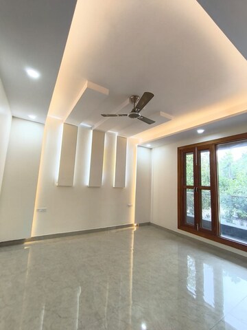 Room in 4 BHK Builder Floor at Ansal API Versalia, Sector 67a – for Sale