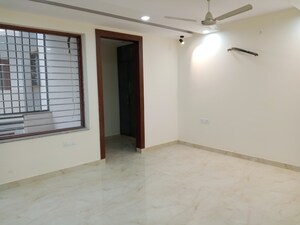 Room in 3 BHK Builder Floor at Rps Palms, Sector 88 – for Sale