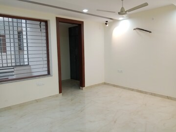 Room in 3 BHK Builder Floor at Rps Palms, Sector 88 – for Sale