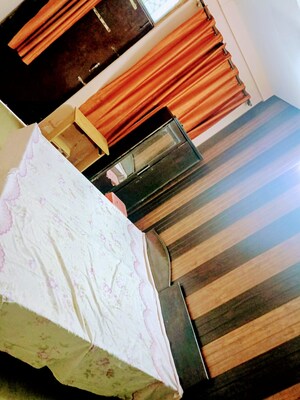 Bedroom in 1 RK Independent House at Gamma I Greater Noida – for Rent