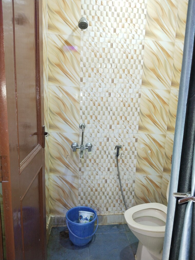 Bathroom, khirki extension 2 Bedroom 800 Sq.Ft. Apartment In Khirki Extension Delhi 9624655