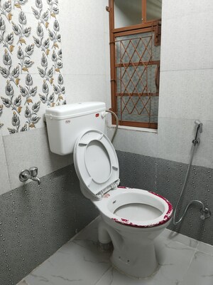 Bathroom in 1 RK Apartment at Khirki Extension – for Rent