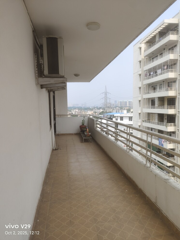 Balcony, manmeet-housing-society 3 Bedroom 2400 Sq.Ft. Apartment In Sector 51 Gurgaon 9624684