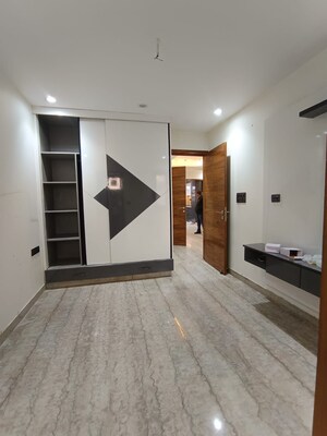 Room in 3 BHK Apartment at Navbharat Apartments, Paschim Vihar – for Rent