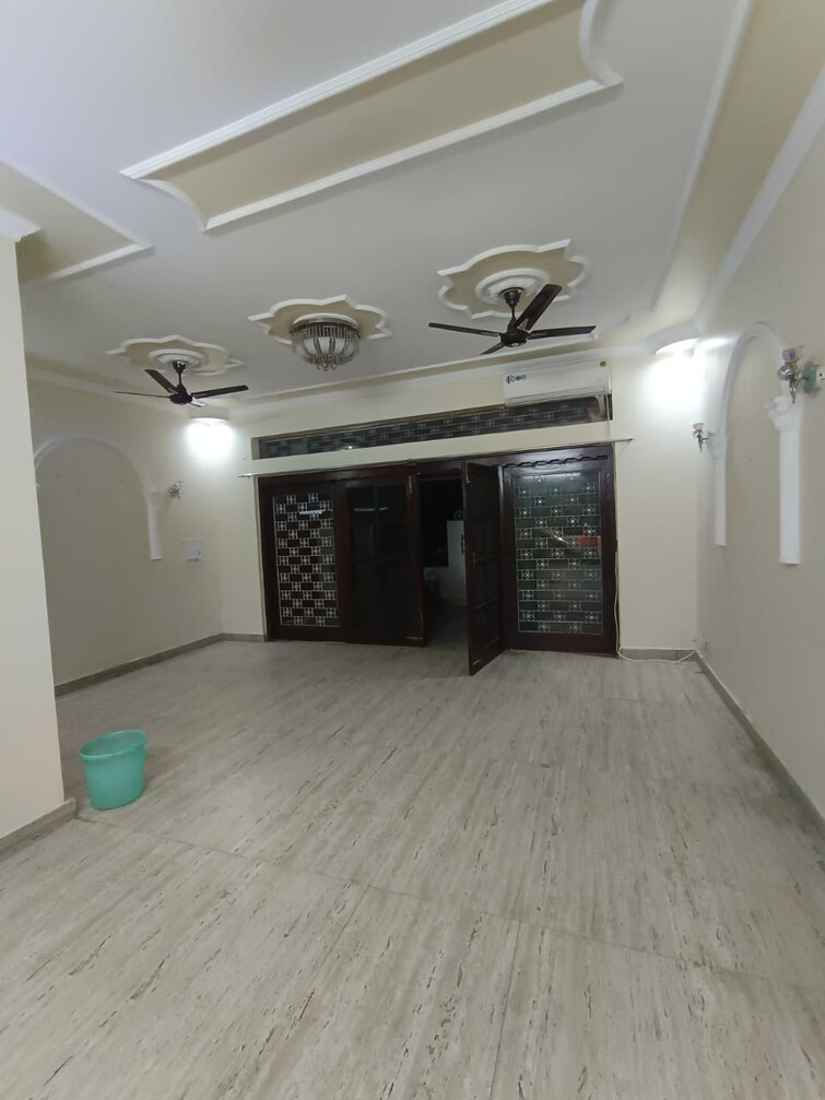 Cover Image, triveni-apartments-cghs 3 Bedroom 1200 Sq.Ft. Apartment In Paschim Vihar Delhi 9624704