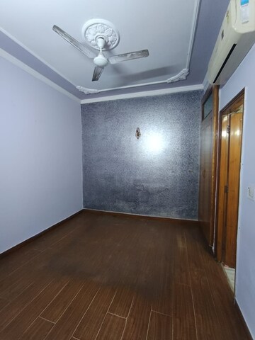 Room in 3 BHK Apartment at Triveni Apartments CGHS, Paschim Vihar – for Rent