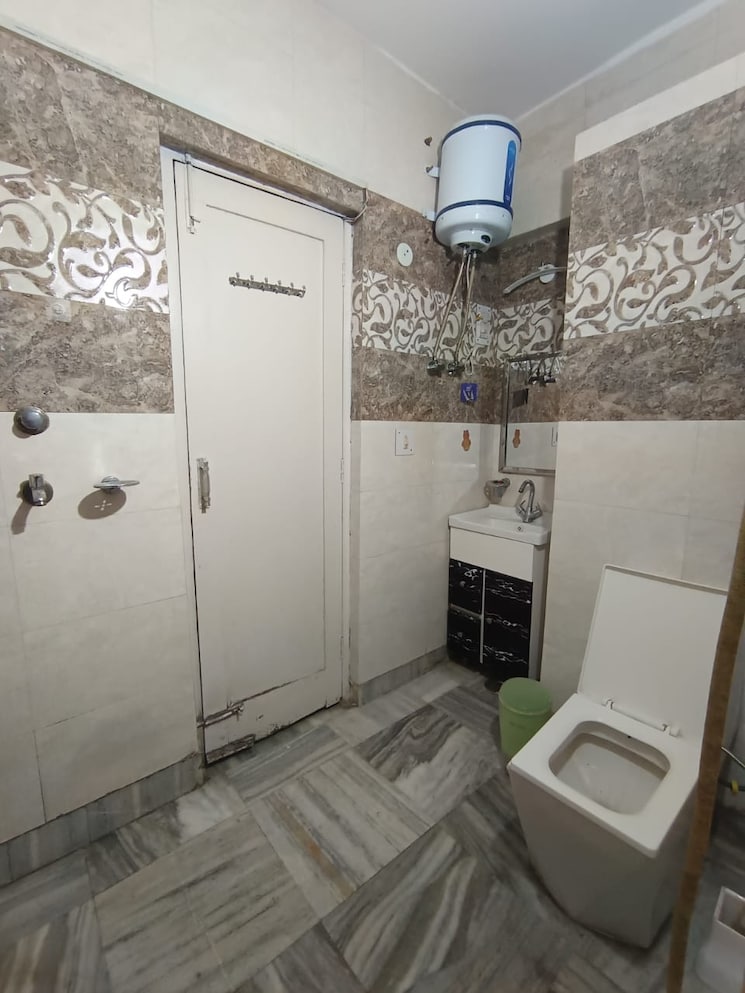 Bathroom, triveni-apartments-cghs 3 Bedroom 1200 Sq.Ft. Apartment In Paschim Vihar Delhi 9624704