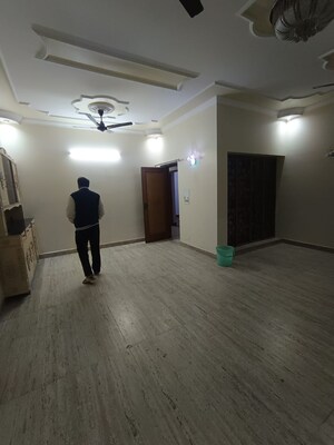 Room in 3 BHK Apartment at Triveni Apartments CGHS, Paschim Vihar – for Rent